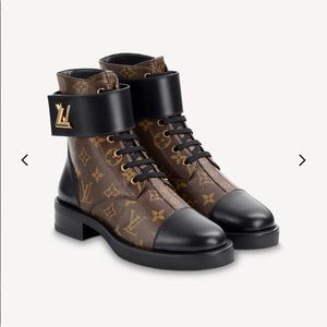 SOLD Louis Vuitton boots- WONDERLAND FLAT RANGER